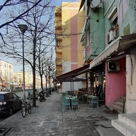 Rondine Apartment *