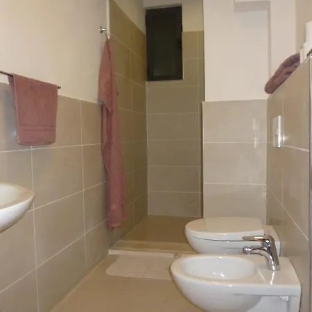 Rondine Apartment *
