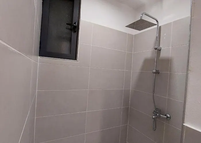 Rondine טיראנה